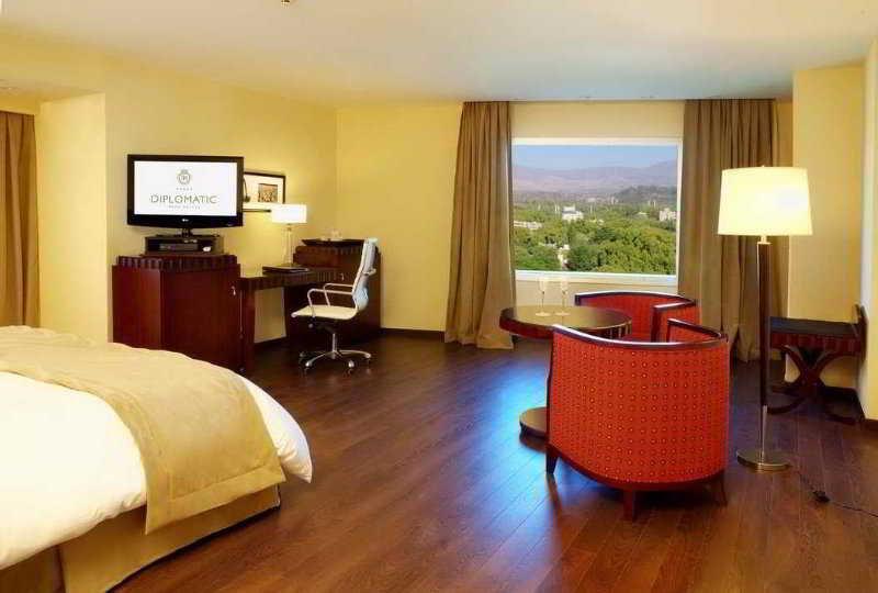 DiplomaticHotel Mendoza Esterno foto A room at the Renaissance Las Vegas